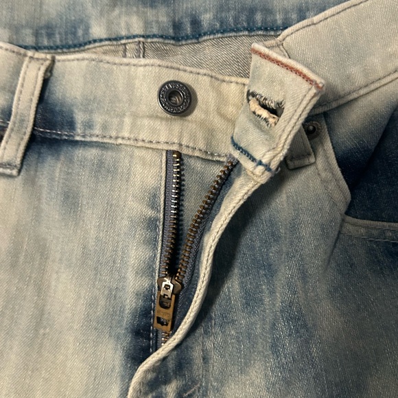 Skinny lightwash Levis - Picture 6 of 12